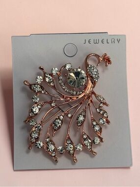 🫶🏻 Rose Gold Plated Peacock & Rhinestone Pin